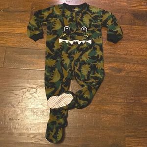 Baby boy fleece footed pajama sleeper 12m dinosaur camo warm Children’s Place